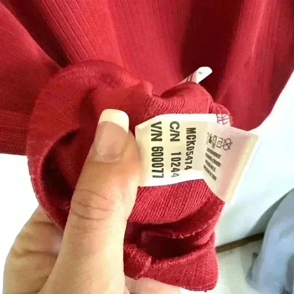 Wisconsin Badgers Cutter Buck Red Mock Neck Shirt Short Sleeve University XL Men - Picture 10 of 12